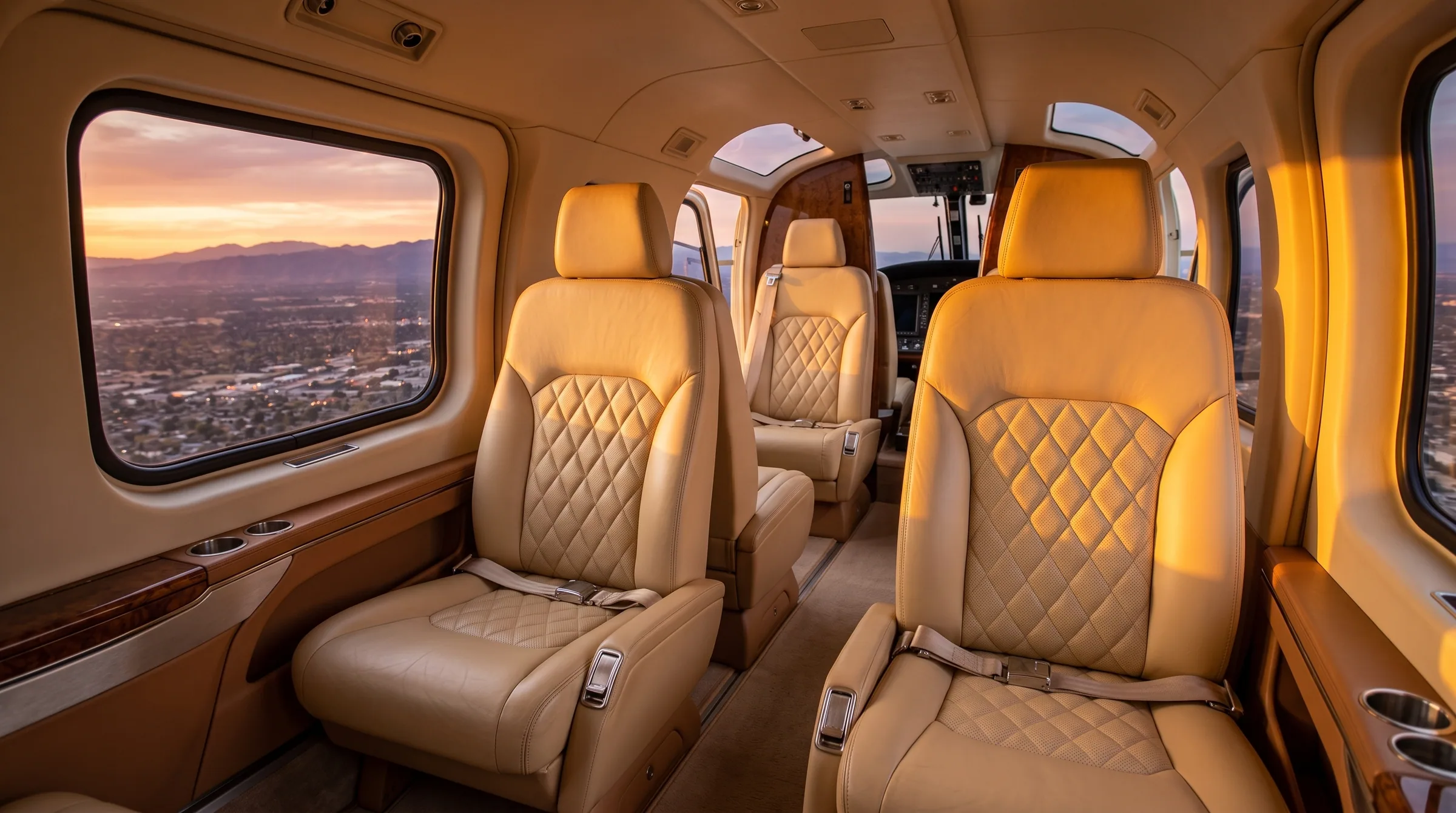 Interior de helicóptero en vuelo